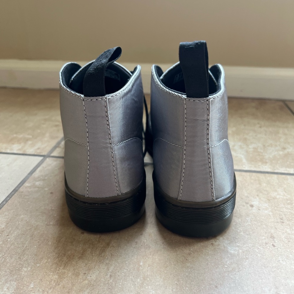 Dr Martens Dayton Silver Gray Satin Lace-Up Shoes Women’s UK 6 / USA 8 BRAND NEW - Picture 4 of 10